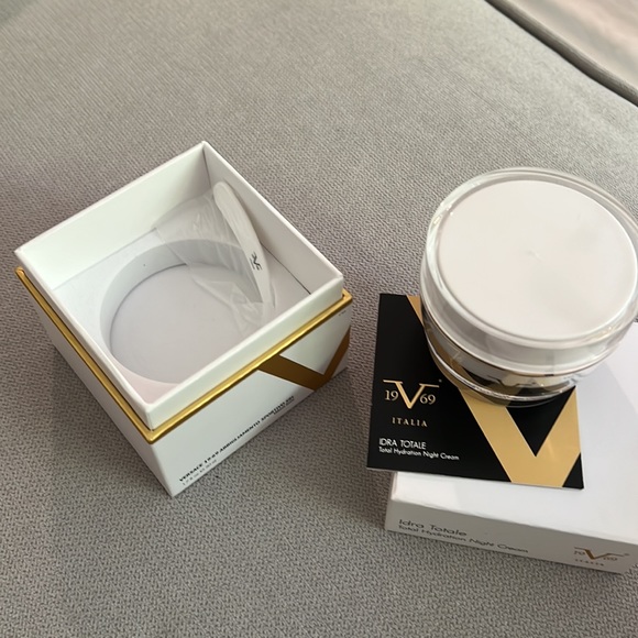 Versace Night Cream 1969 Total Hydration Night Cream 50 ml Italia - Picture 6 of 7